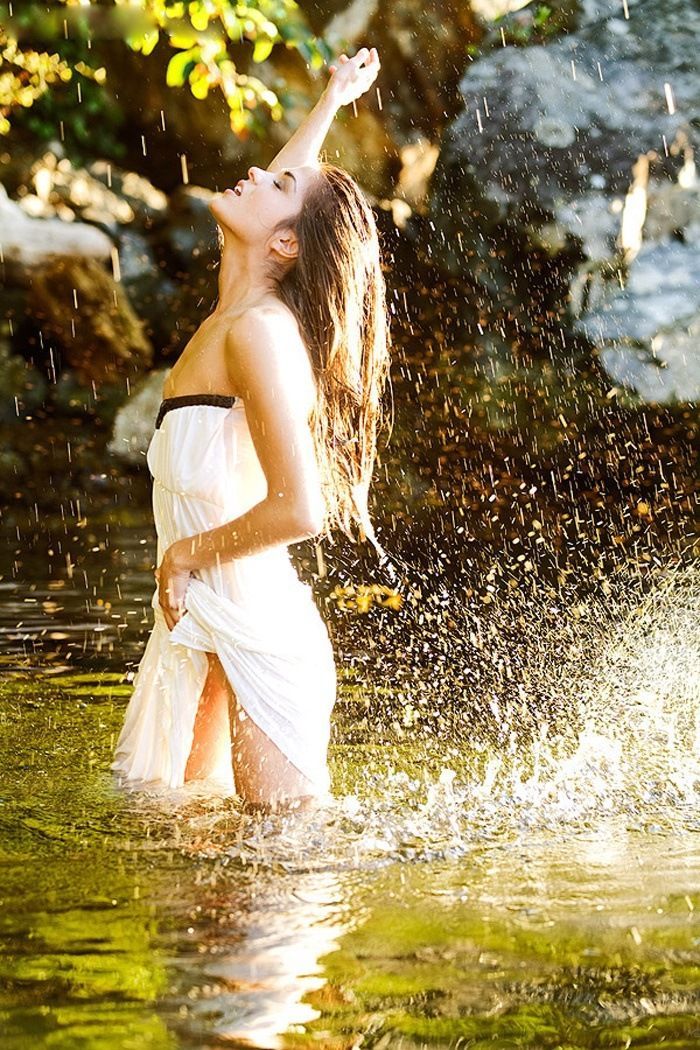 Marie Avgeropoulos in Basra