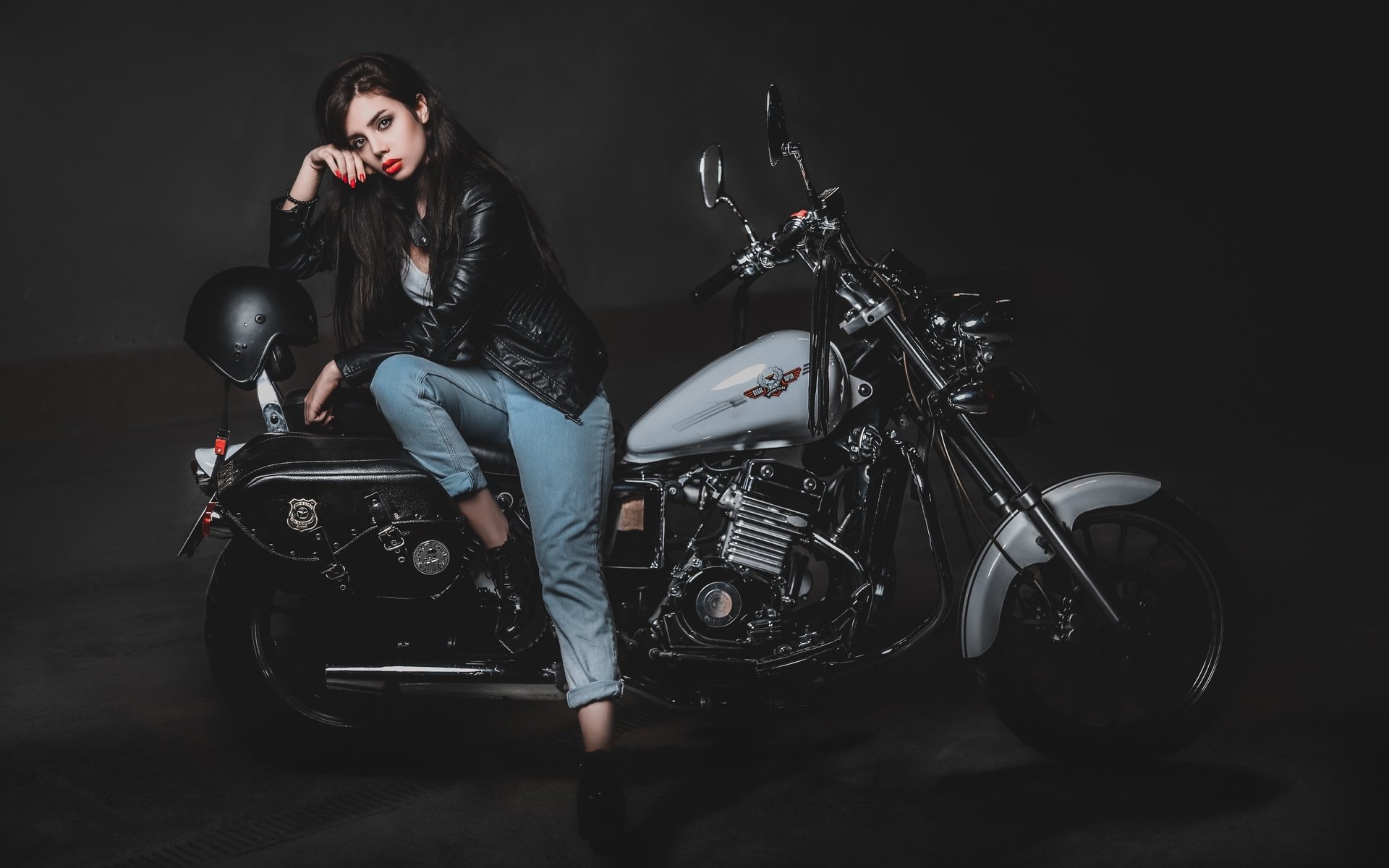 Biker girls: style and drive in Basra