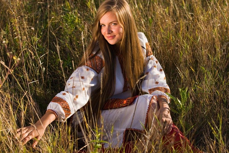 Model Women in Slavic costumes in Basra