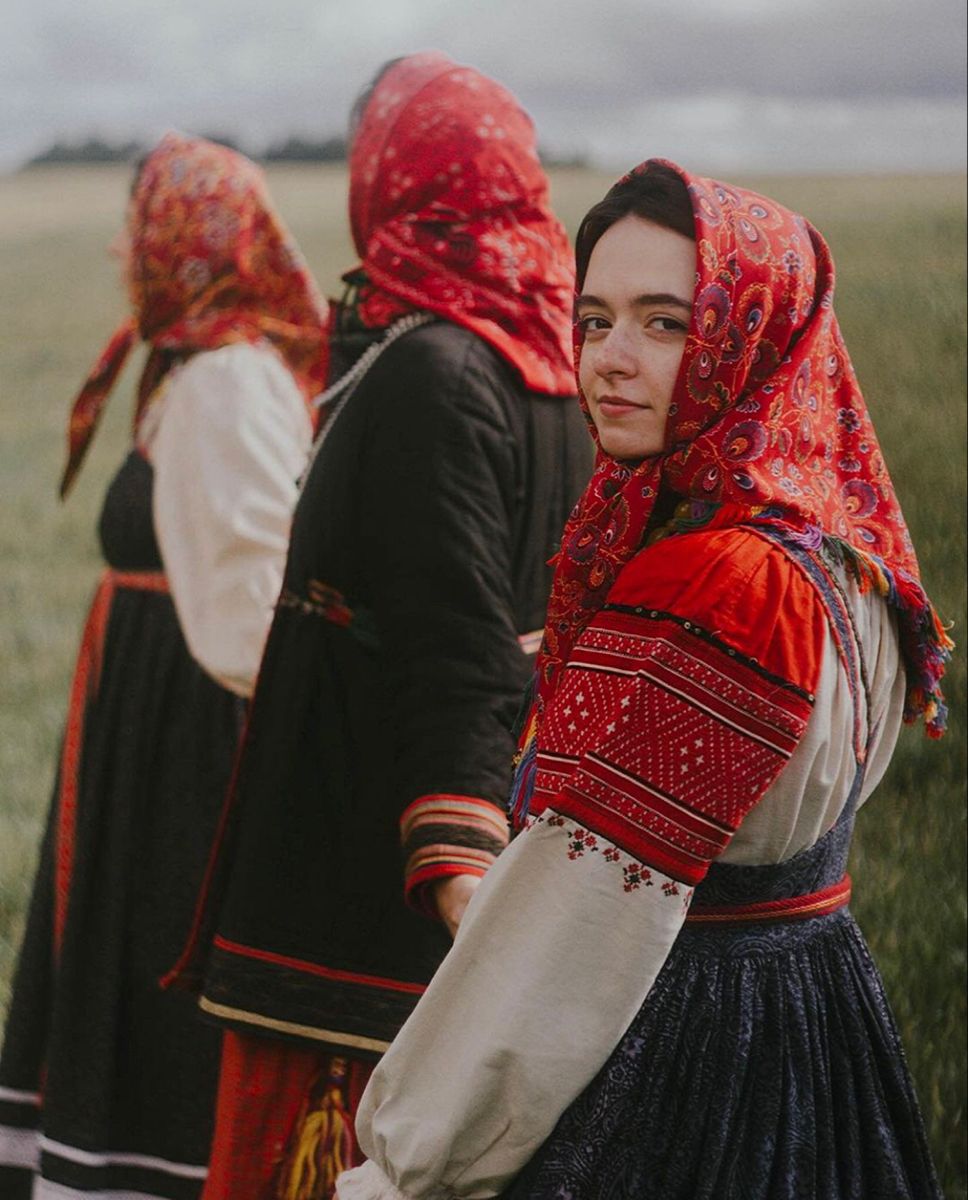 Women in Slavic costumes in Basra