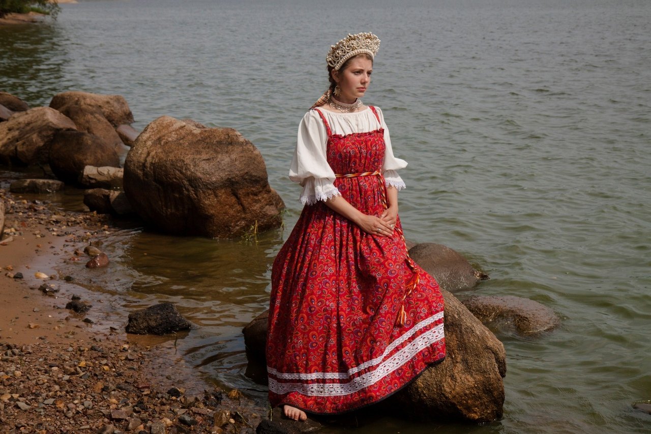 Women in Slavic costumes in Basra