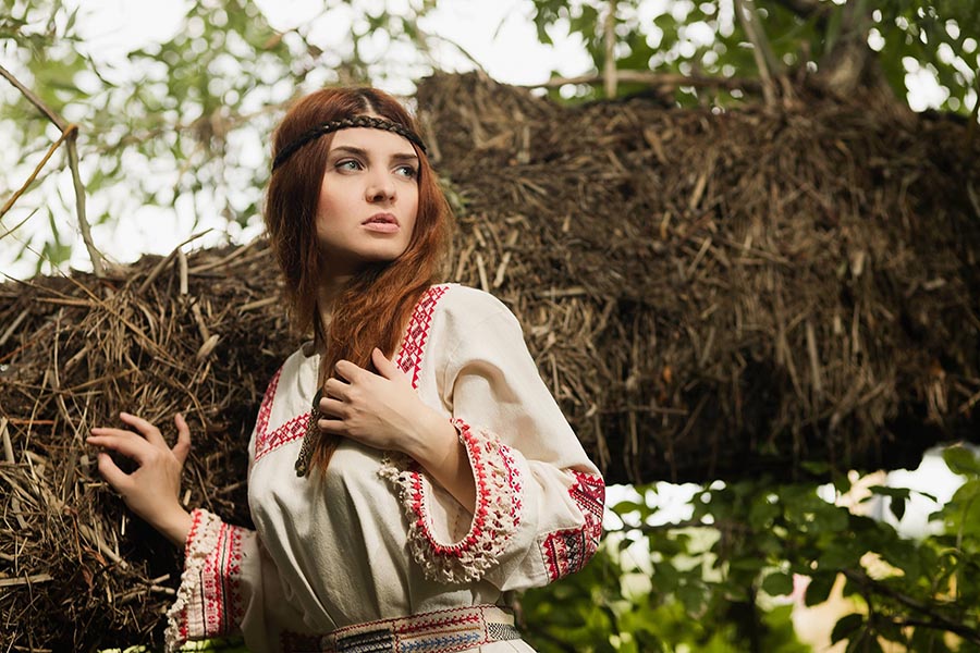 Women in Slavic costumes in Basra