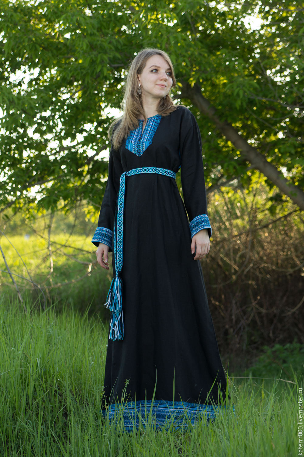 Women in Slavic costumes in Basra