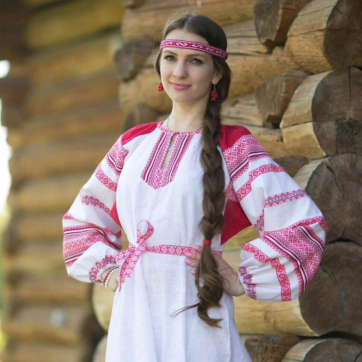 Girls in Slavic costumes in Basra