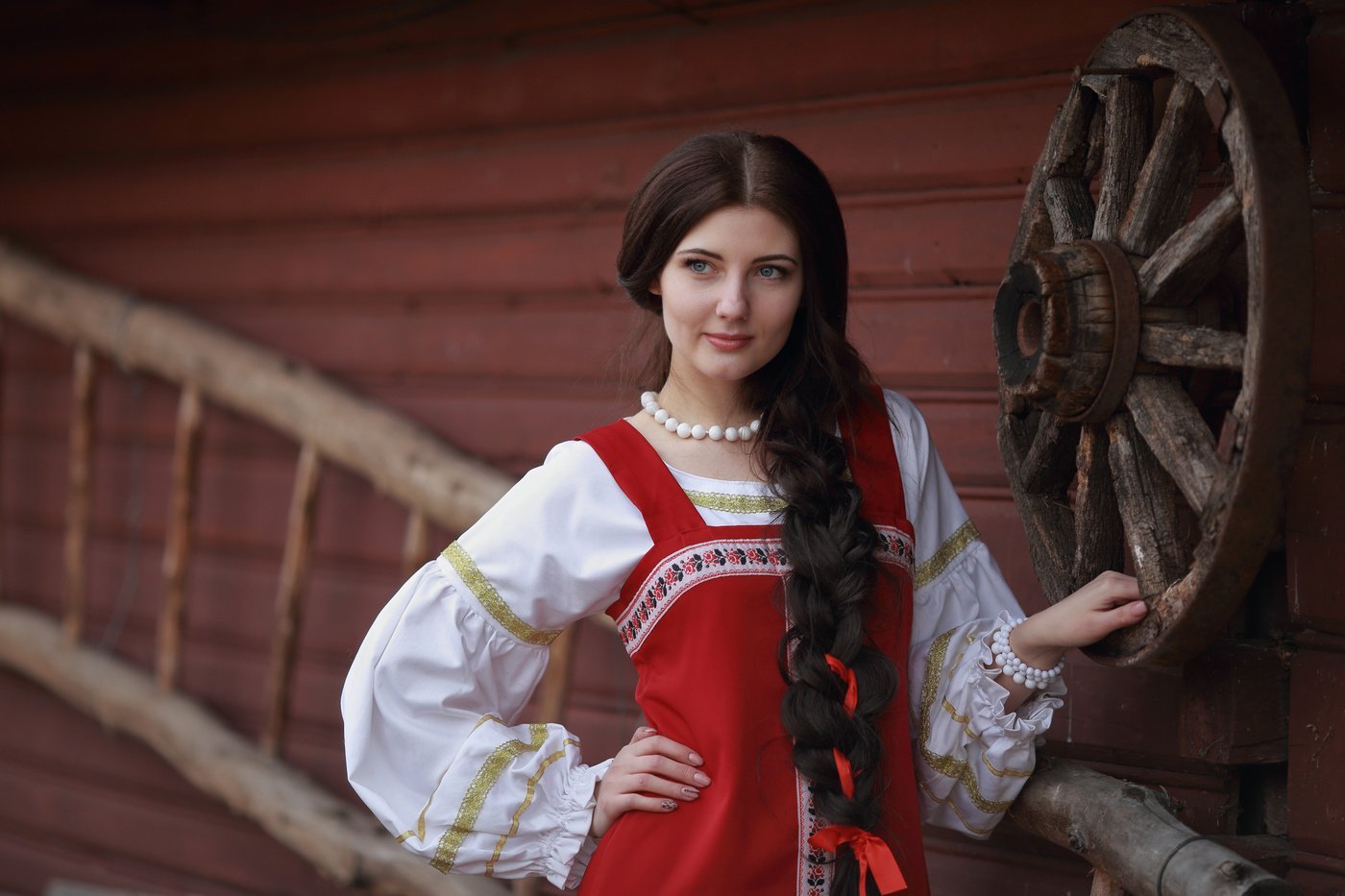 Girls in Slavic costumes in Basra