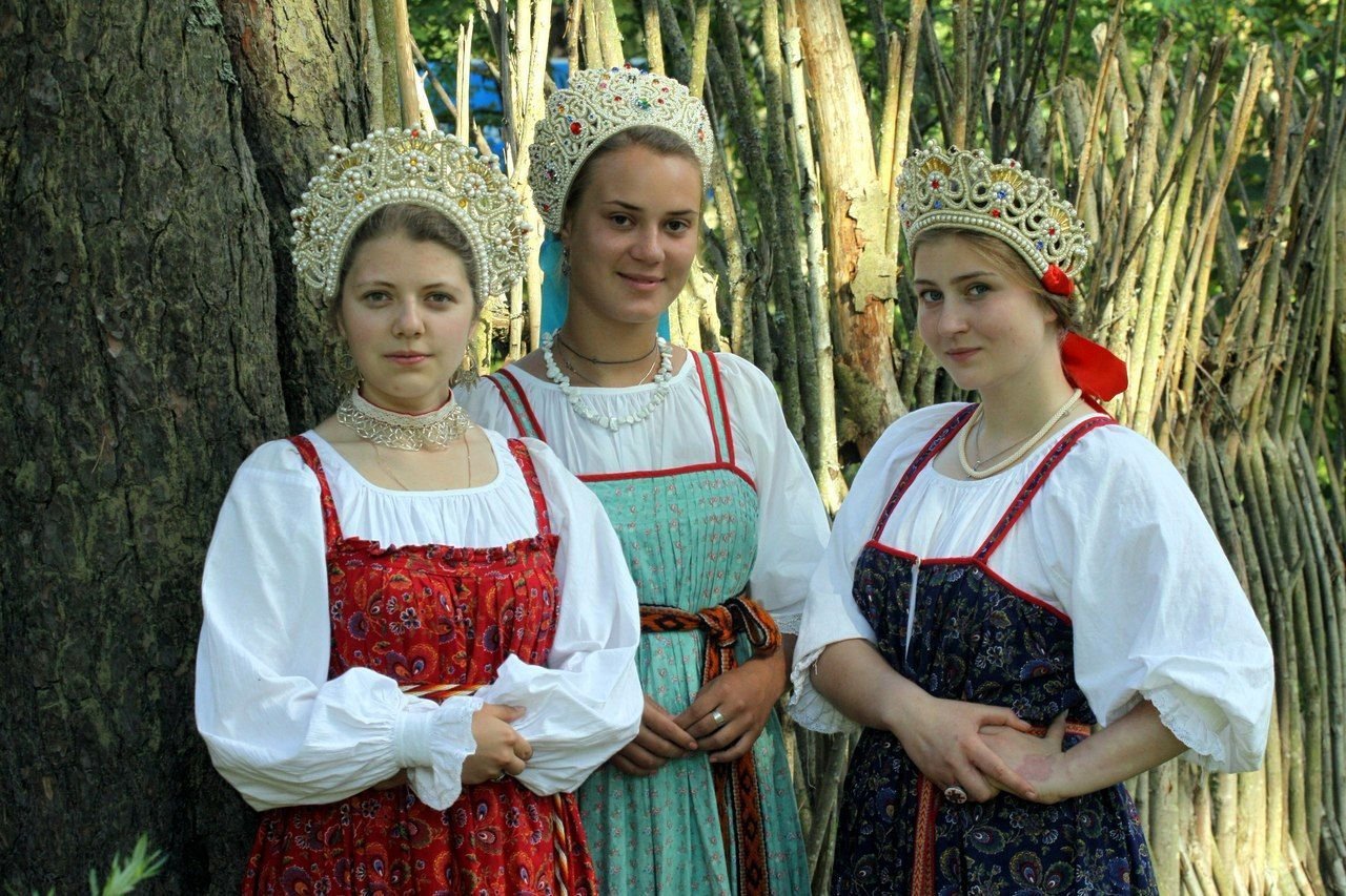 Sexy model Girls in Slavic costumes in Basra